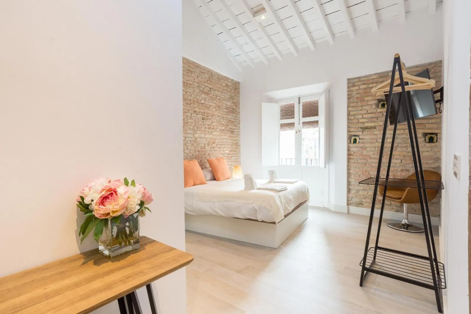 Te1A-El Teatro Brick Wall Suite Prime Location Malaga