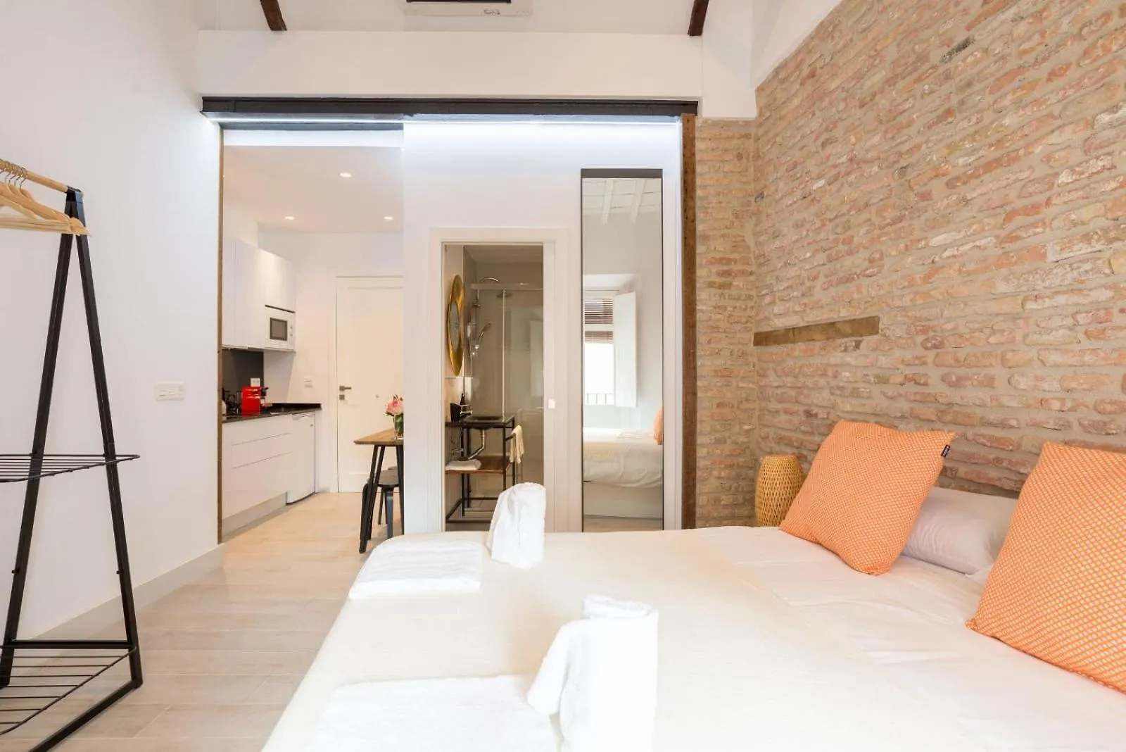 Apartment Te1A-El Teatro Brick Wall Suite Prime Location Malaga